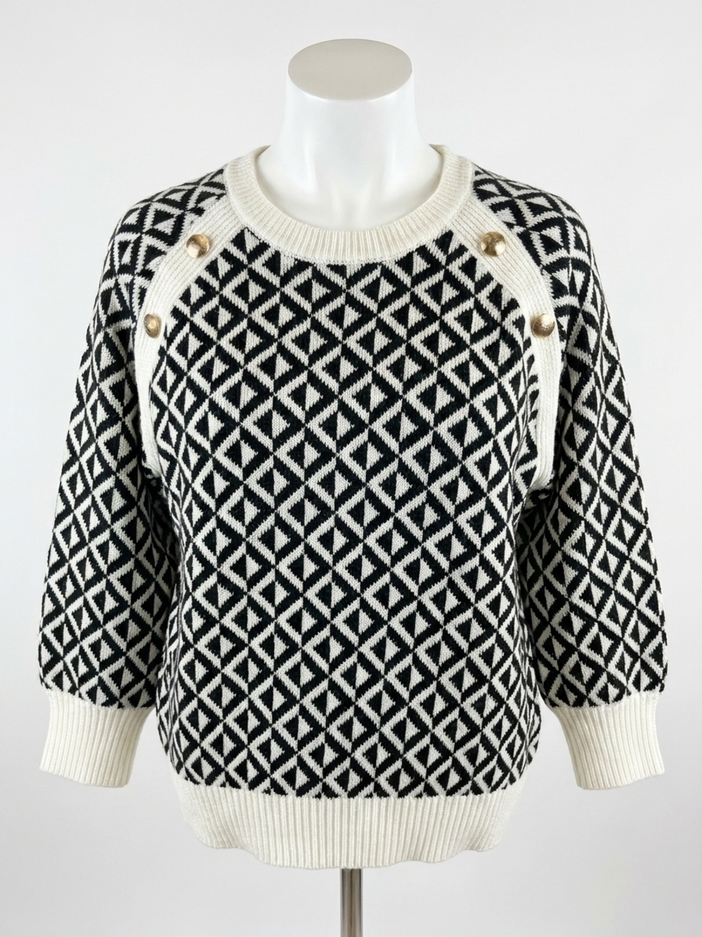 NEW VINE & LOVE button detail geo pattern sweater in black